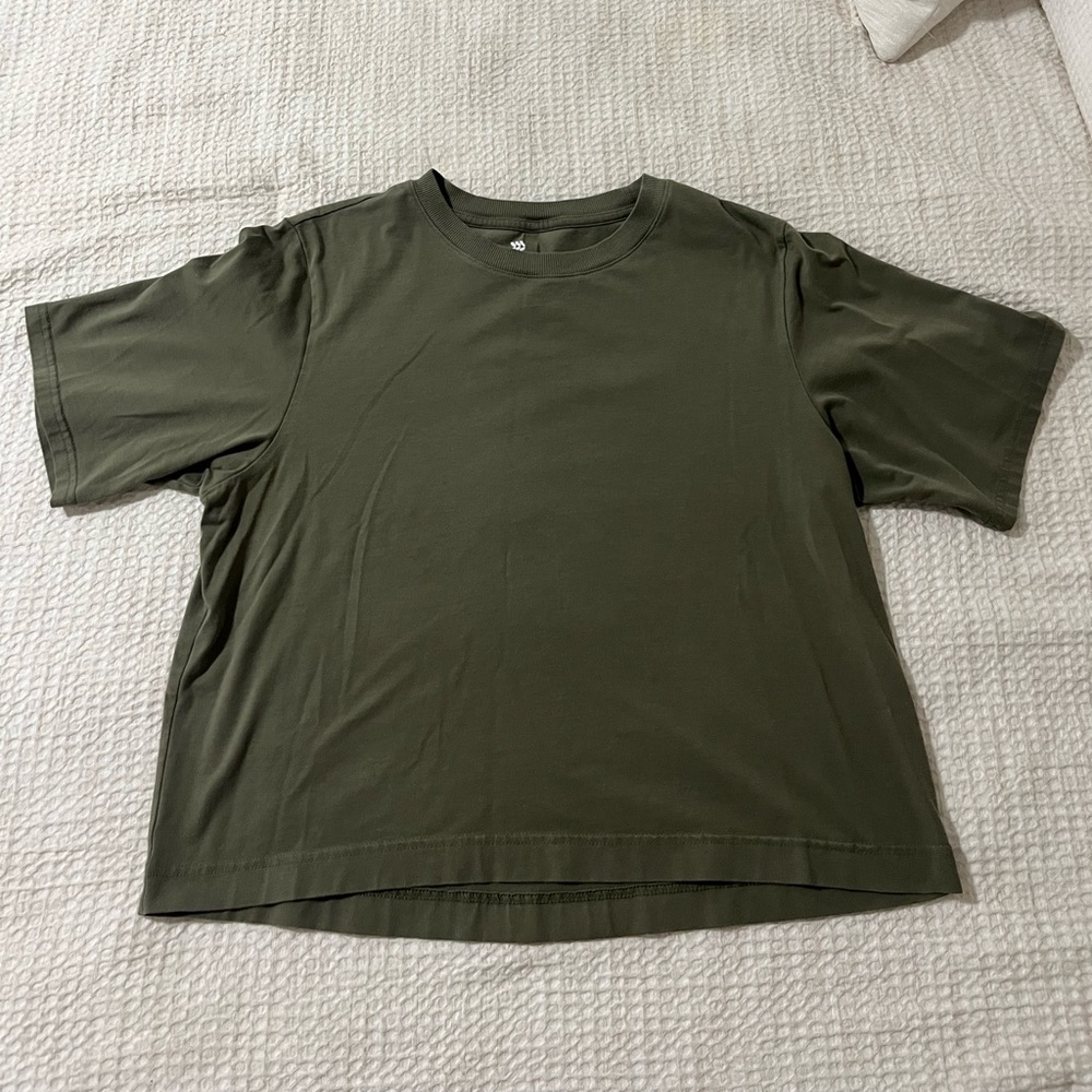 All in Motion cropped tee